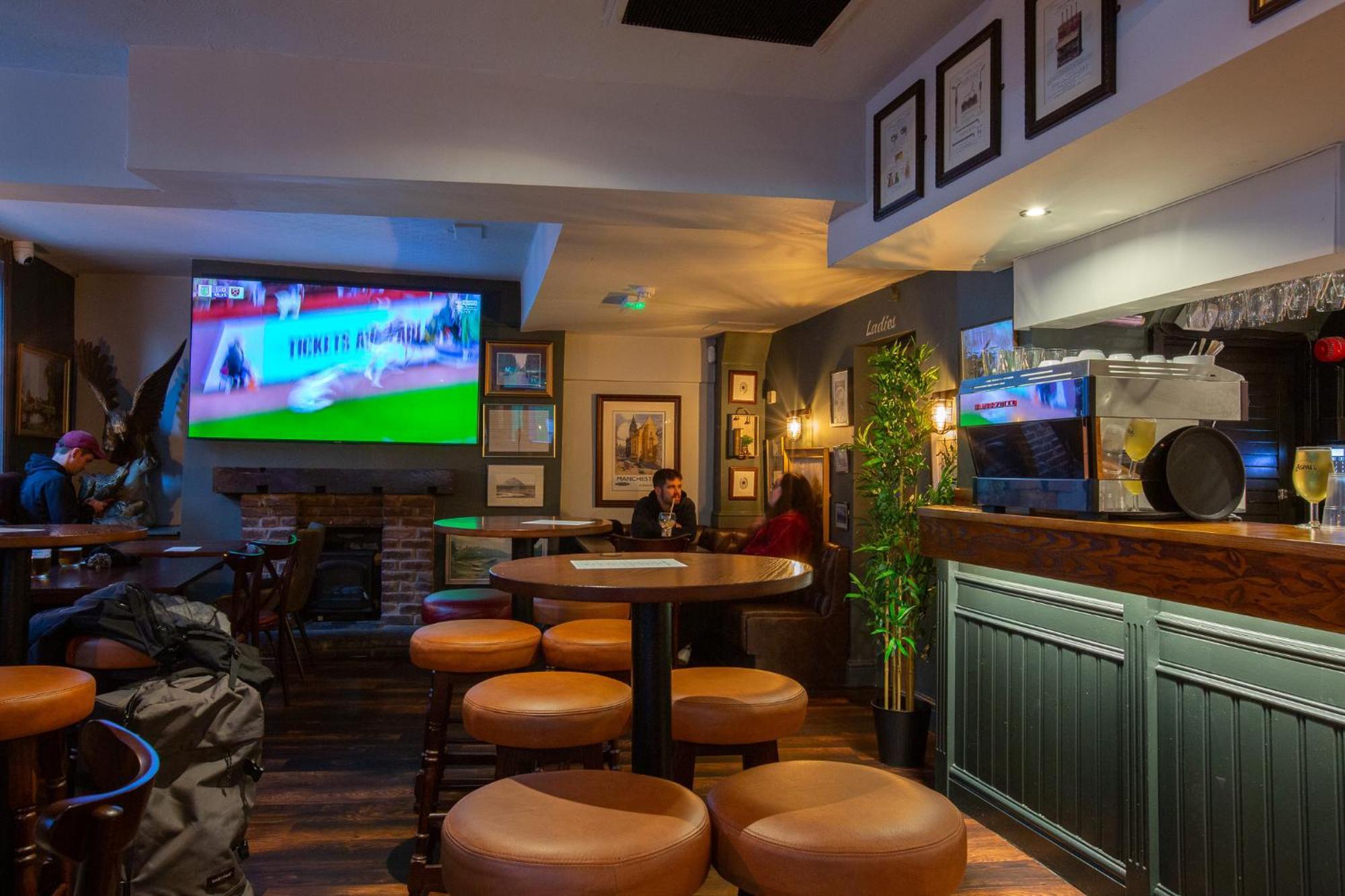 The Crown & Anchor Hotel Manchester Exterior photo