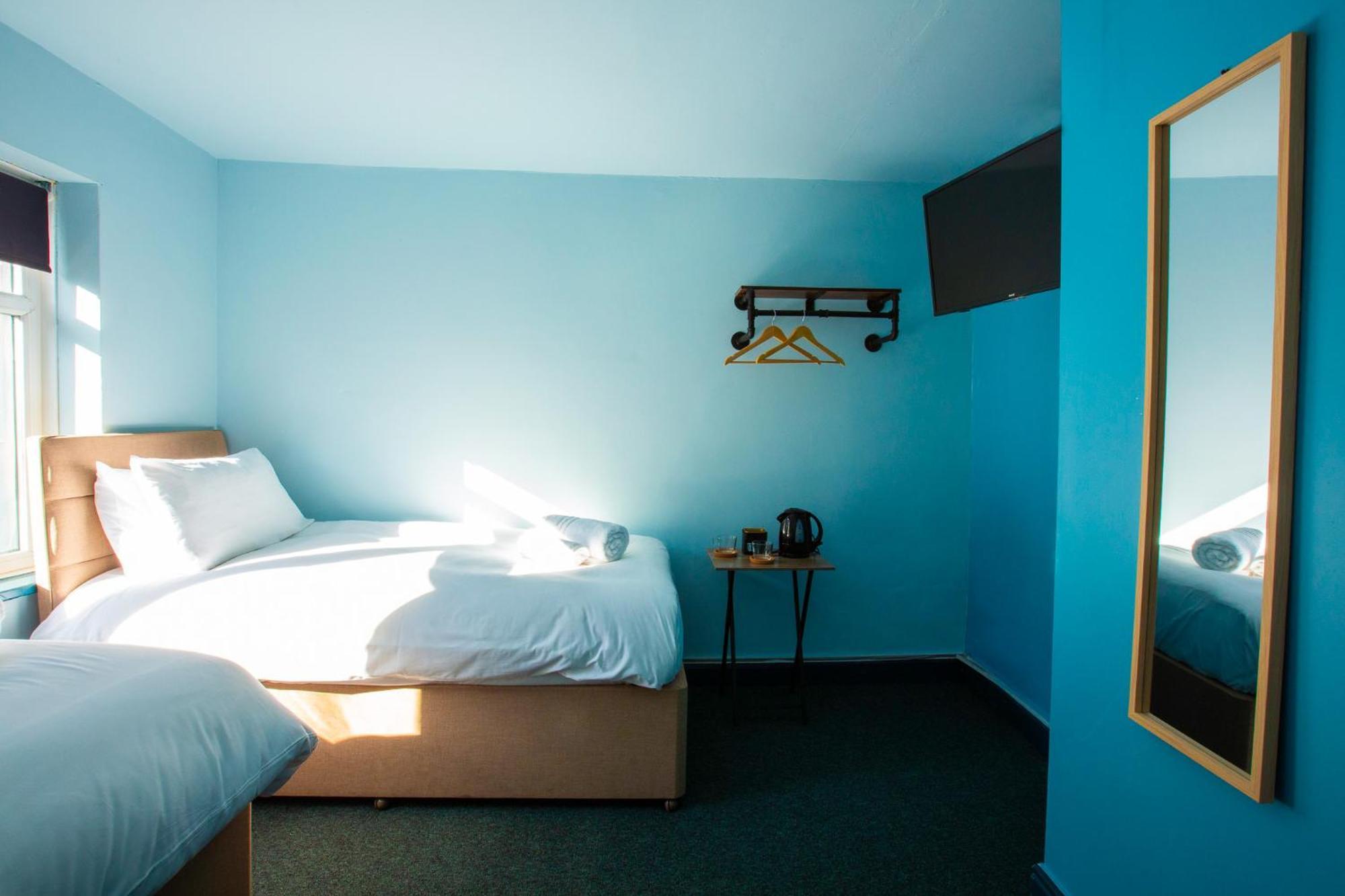 The Crown & Anchor Hotel Manchester Room photo